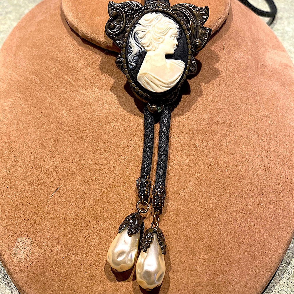 Old Cameo Bolero